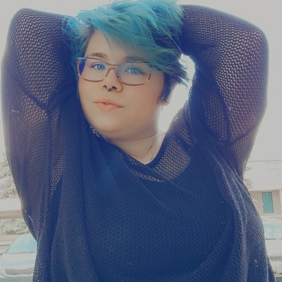 Meet your Posher! - Picture 7 of 7